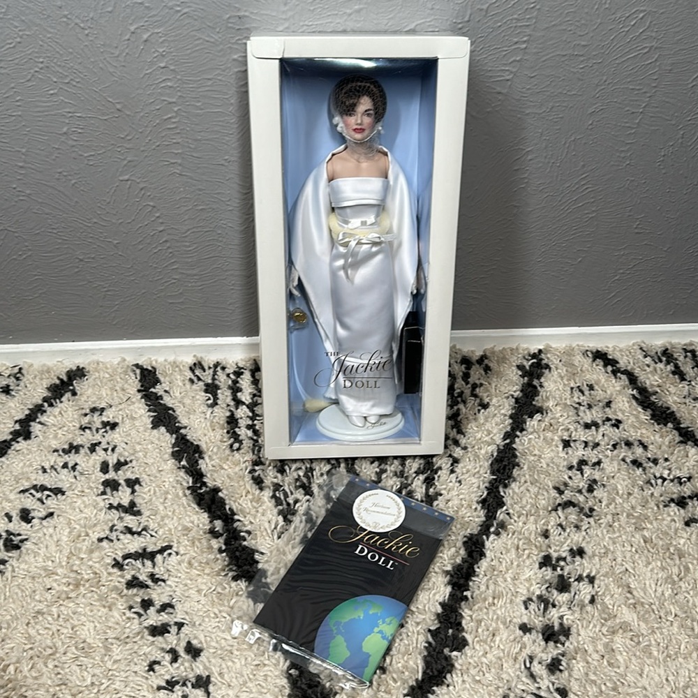 The Jackie Doll - Brand New In Box - White Satin Dress - Picture 3 of 6
